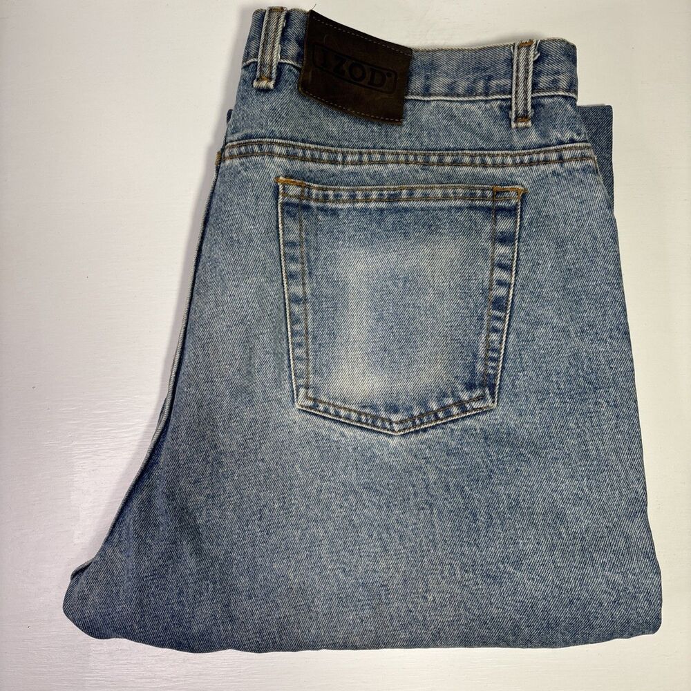 IZOD Men’s Jeans 38x32 Blue Light Wash Denim 100% Cotton Classic 5 Pocket. A2026